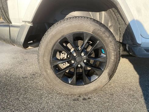 Used 2023 Jeep Wrangler Sahara image 30