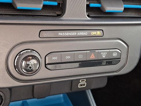Certified 2025 Ford Maverick XLT FWD image 24