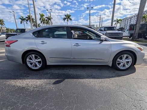 Used 2015 Nissan Altima 2.5 SV w/ Convenience Package image 8
