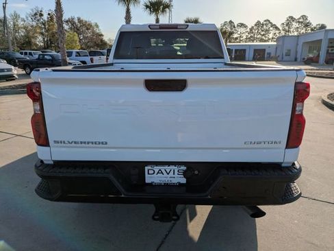 Used 2024 Chevrolet Silverado 2500 Custom w/ Custom Value Package image 5