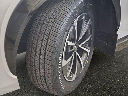 Certified 2025 Lexus RZ 450e w/ Accessory Package (2T) AWD/4WD image 34