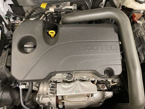 Used 2023 Chevrolet Equinox Premier AWD/4WD image 4