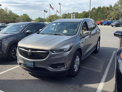 Used 2018 Buick Enclave Essence w/ LPO, Luxury Package FWD image 1