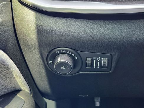 New 2025 Jeep Compass Latitude image 21