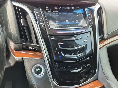 Used 2019 Cadillac Escalade ESV 2WD image 27