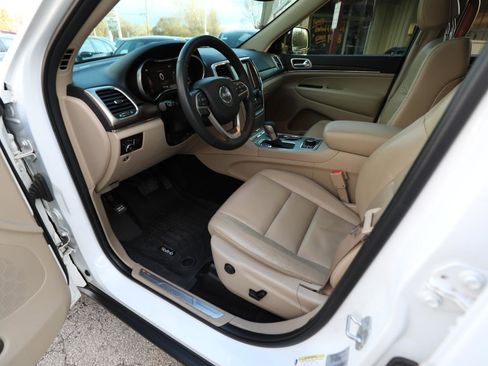 Used 2017 Jeep Grand Cherokee Limited AWD/4WD image 19