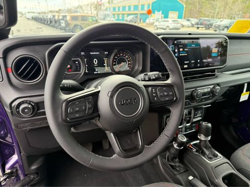 Used 2026 Jeep Wrangler Unlimited Rubicon w/ Xtreme 35 Tire Package AWD/4WD image 17