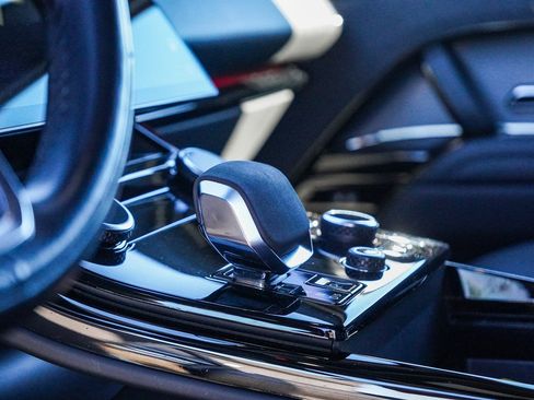 Used 2023 Land Rover Range Rover Sport SE image 21