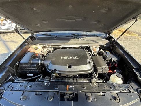 Used 2022 Chevrolet Colorado LT w/ Redline Special Edition image 19