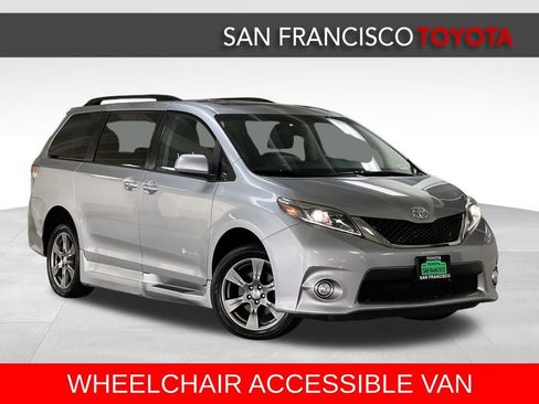 Used 2017 Toyota Sienna SE image 12