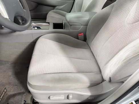 Used 2011 Toyota Camry LE w/ LE Extra-Value Pkg image 11