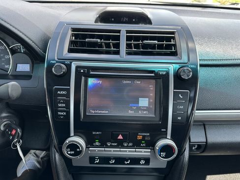 Used 2014 Toyota Camry SE image 11