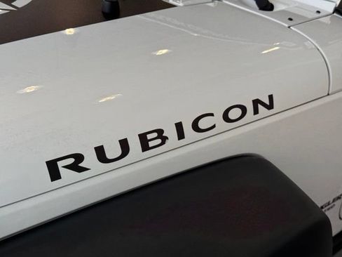 Used 2013 Jeep Wrangler Unlimited Rubicon w/ Connectivity Group AWD/4WD image 37