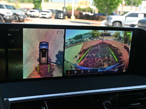 Used 2025 INFINITI QX80 Sensory image 17