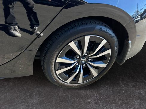 Used 2024 Honda Civic EX-L image 9