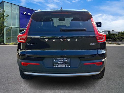 Certified 2025 Volvo XC40 B5 Core image 5