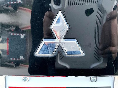 Used 2023 Mitsubishi Outlander SE image 29