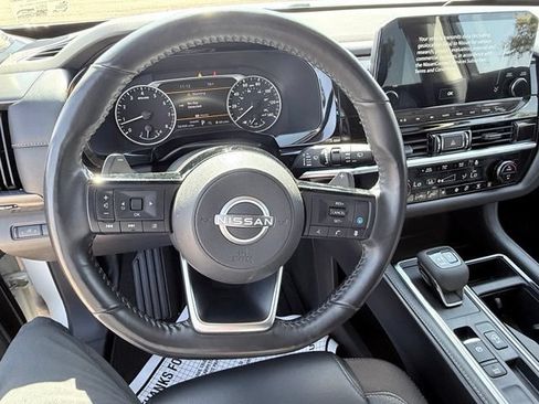 Used 2024 Nissan Pathfinder SL w/ SL Premium Package FWD image 12