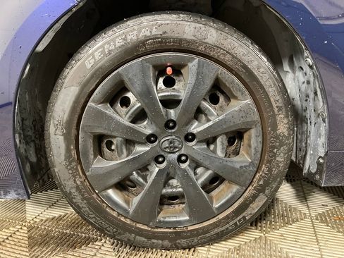 Used 2020 Toyota Corolla LE image 11