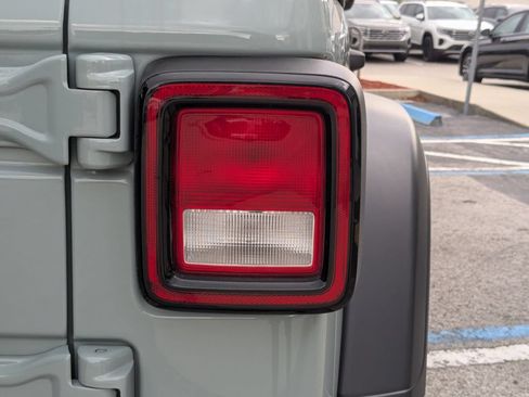 Used 2024 Jeep Wrangler Unlimited Sport AWD/4WD image 14