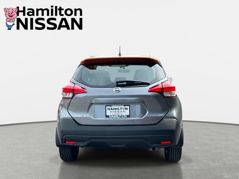 Used 2019 Nissan Kicks SV FWD image 3