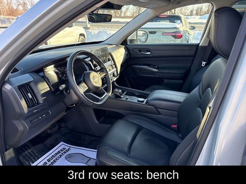 Certified 2025 Nissan Pathfinder SL image 22