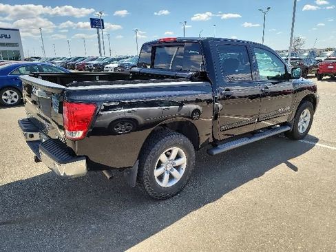 Used 2014 Nissan Titan SV w/ SV Value Truck Package AWD/4WD image 7