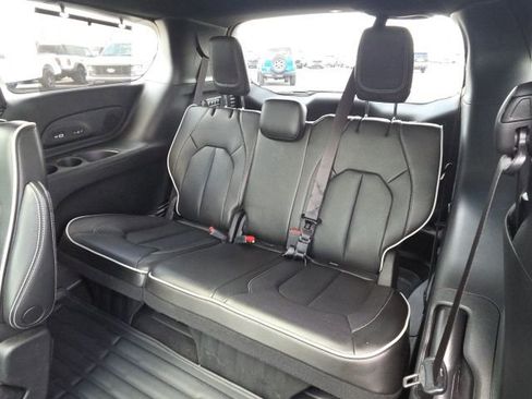 Used 2023 Chrysler Pacifica Limited w/ Uconnect Theater Family Group image 19
