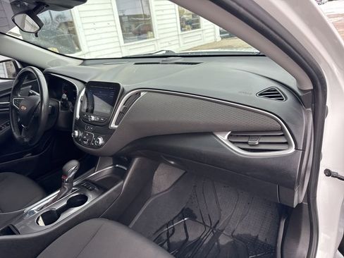 Certified 2021 Chevrolet Malibu RS image 39