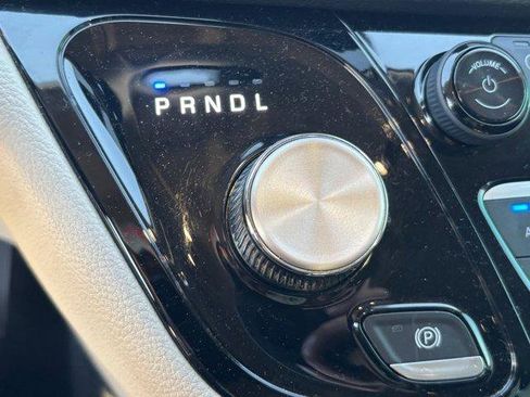 Used 2021 Chrysler Pacifica Touring image 23