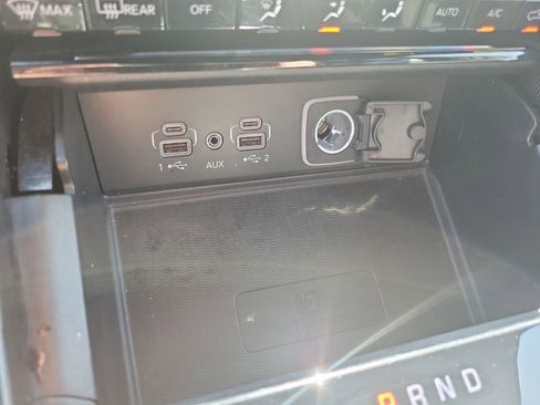 Used 2024 Jeep Grand Cherokee Altitude image 12