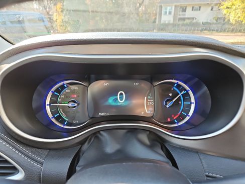 Used 2024 Chrysler Pacifica Select image 24