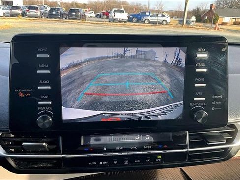 Used 2024 Toyota Sienna LE image 17