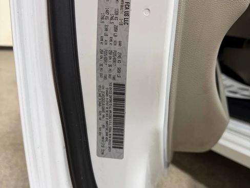 Used 2018 Dodge Grand Caravan SE w/ UConnect Hands-Free Group image 64