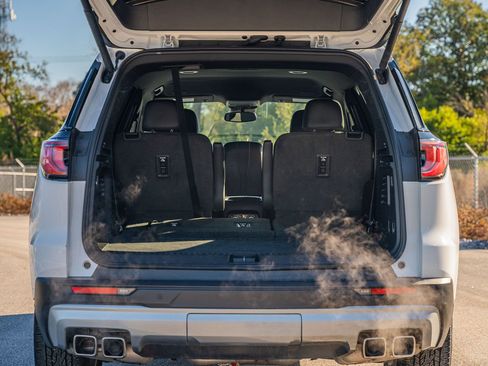 Used 2024 GMC Acadia Elevation image 18