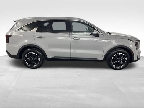 Used 2025 Kia Sorento S FWD image 5