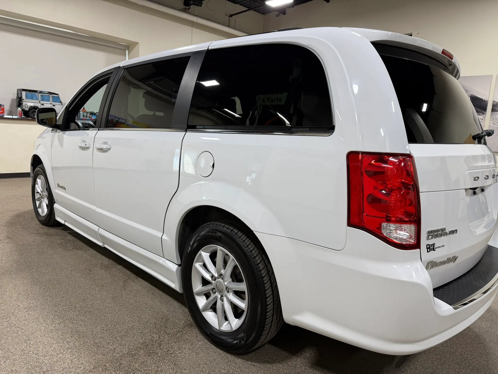 Used 2019 Dodge Grand Caravan SXT FWD image 21