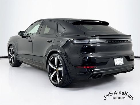 Used 2024 Porsche Cayenne Turbo w/ Premium Package Plus (PP1) AWD/4WD image 5