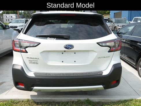 Used 2025 Subaru Outback Limited AWD/4WD image 3