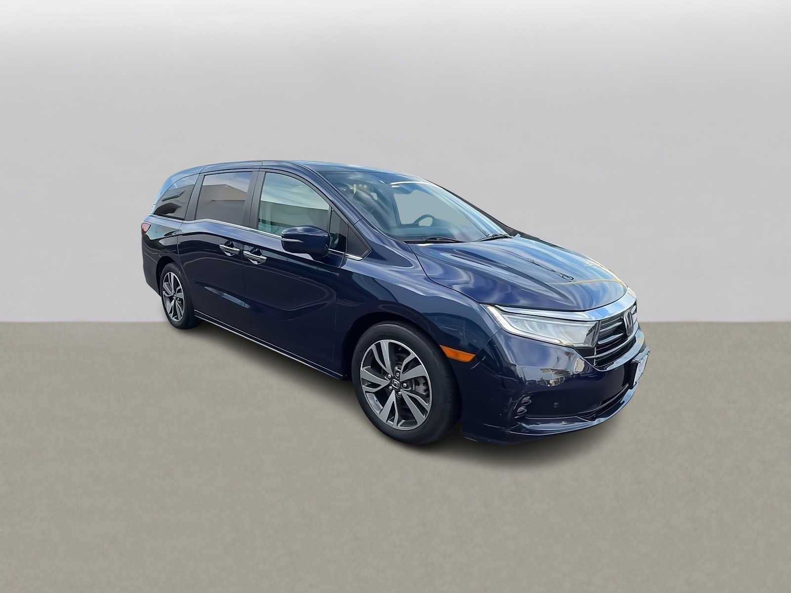 Used 2023 Honda Odyssey Touring image 2