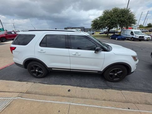 Used 2019 Ford Explorer XLT w/ Equipment Group 201A FWD image 6