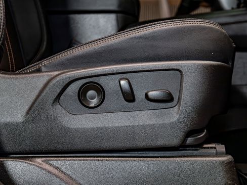 Used 2025 Chevrolet Suburban High Country AWD/4WD image 27