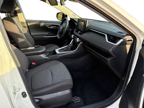 Used 2022 Toyota RAV4 XLE image 11