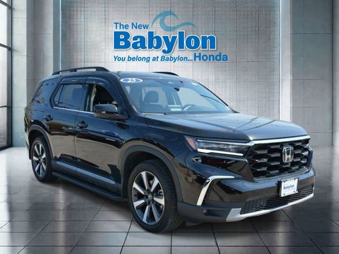 Used 2025 Honda Pilot Touring image 6