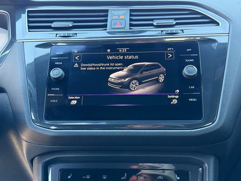 Used 2023 Volkswagen Tiguan SE R-Line image 29