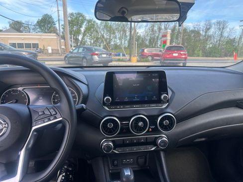 Used 2025 Nissan Sentra SV image 32