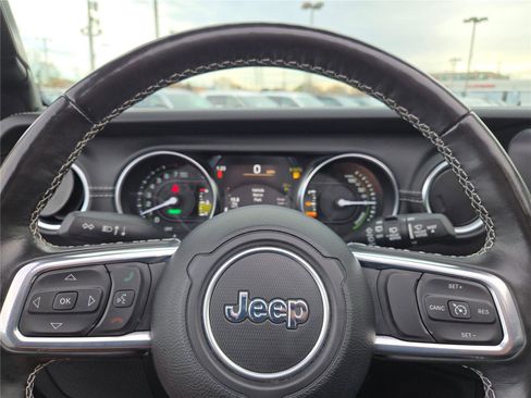 Used 2022 Jeep Wrangler Unlimited Sahara w/ Cold Weather Group image 35