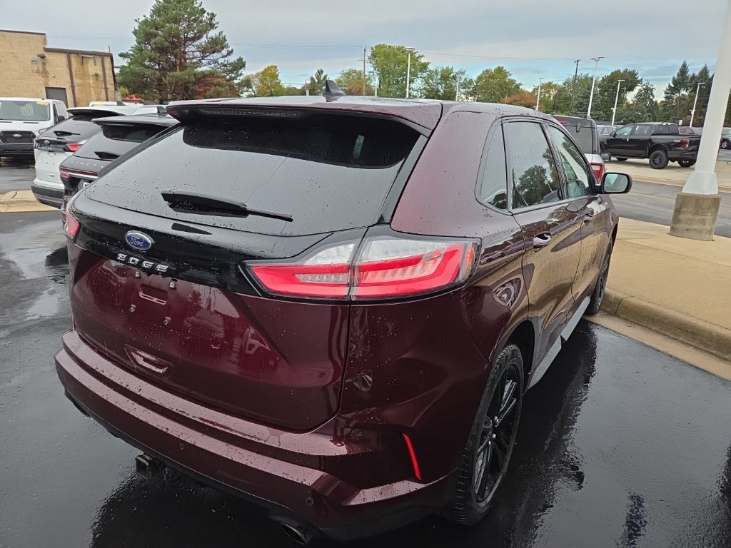 Used 2021 Ford Edge ST-Line w/ Class II Trailer Tow Package AWD/4WD image 11