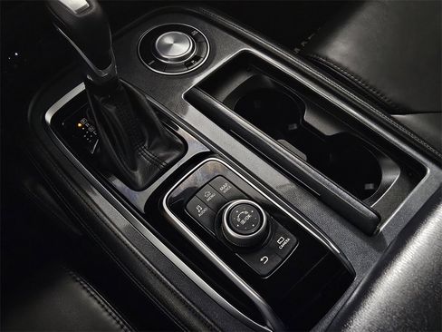 Used 2021 Nissan Armada SV w/ SV Appearance Package image 17