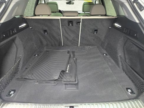 Used 2022 Audi e-tron Premium Plus w/ Premium Plus Package image 46